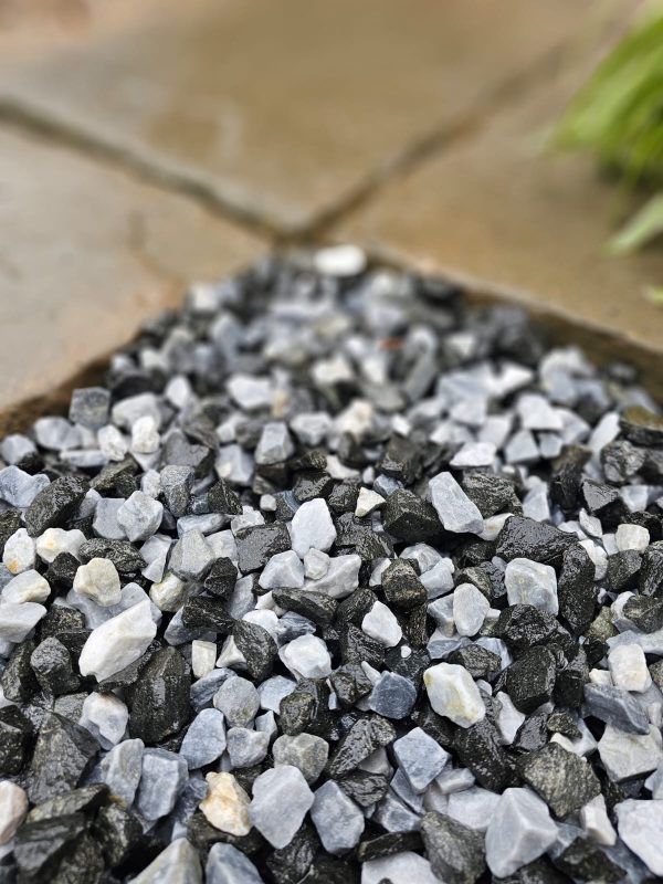 Black Ice Chippings - 20mm