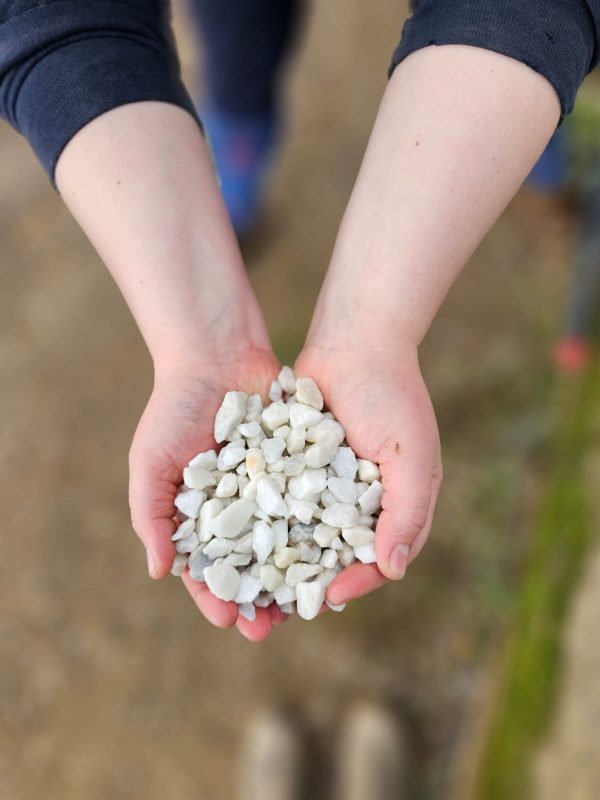 Polar White Chippings - 8/11mm - Image 2