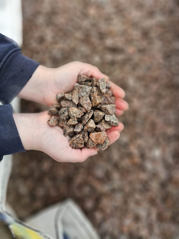 'Pink' Granite Chipings - 20mm - Image 2